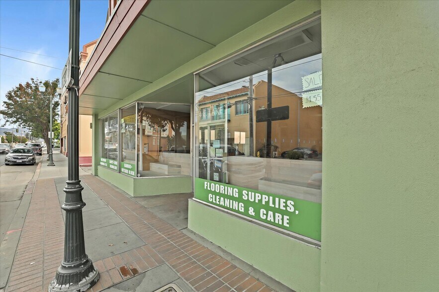 More Photos Of 14 E Lake Ave, Watsonville Storefront For Lease