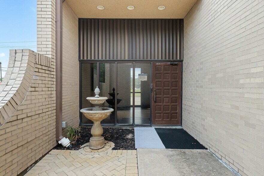 More Photos Of 1215 E Villa Maria Rd, Bryan Office For Sale
