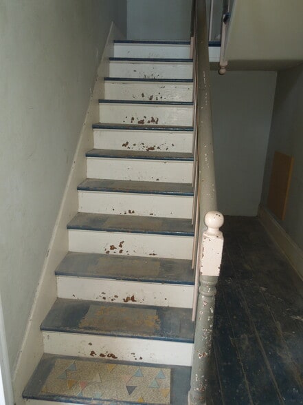 More Photos Of 15 N High St, Covington Storefront For Sale