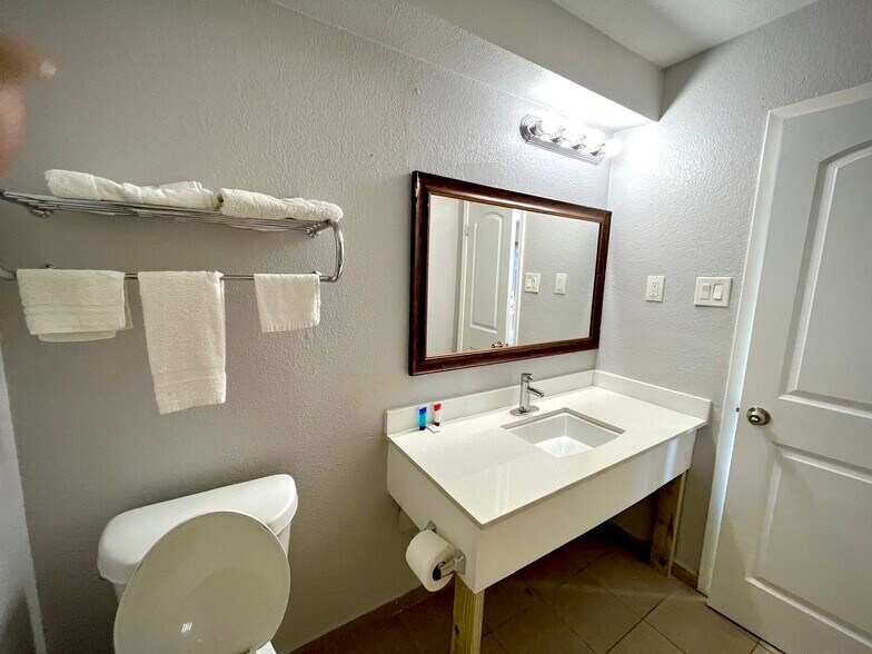 More Photos Of 4300 American Way, Memphis Hospitality For Sale