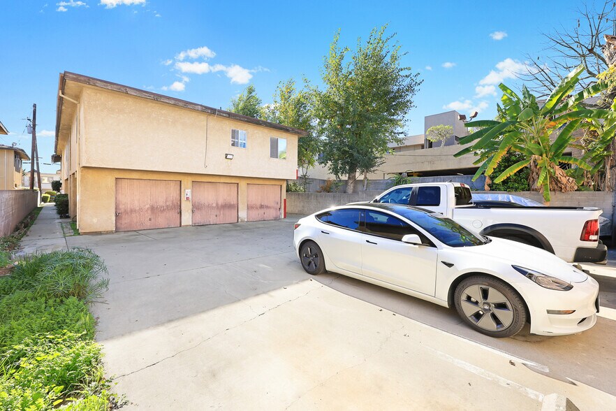 More Photos Of 15 E Beacon St, Alhambra Apartments For Sale