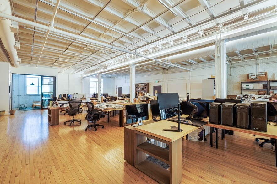 More Photos Of 421-427 Colyton St, Los Angeles Manufacturing For Sale