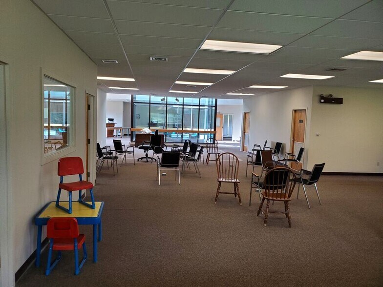 More Photos Of 8 Old Indian Trl, Middlefield Office For Lease