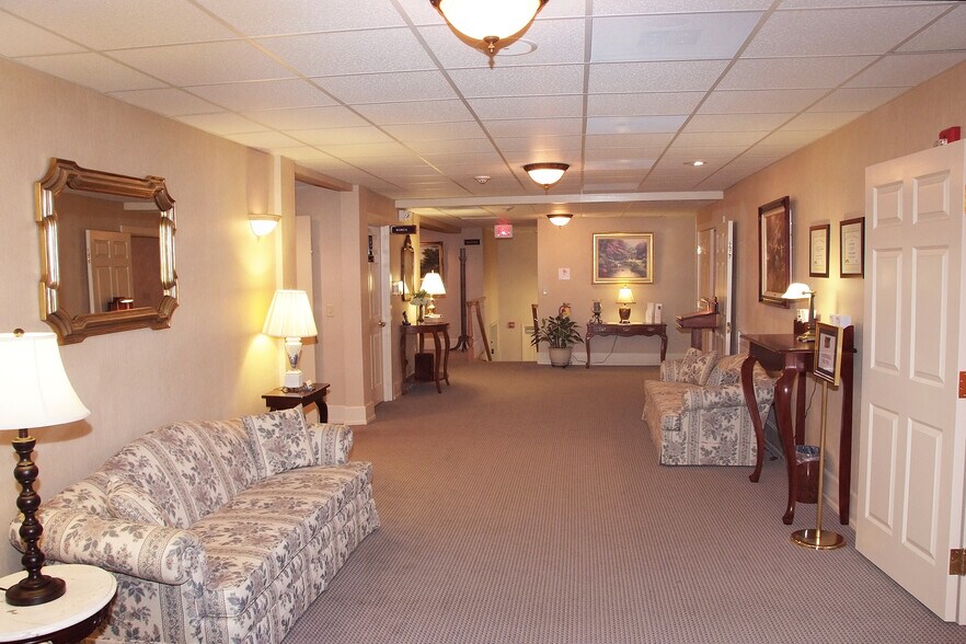More Photos Of 512 N Front St, New Bedford Storefront Retail Residential For Sale