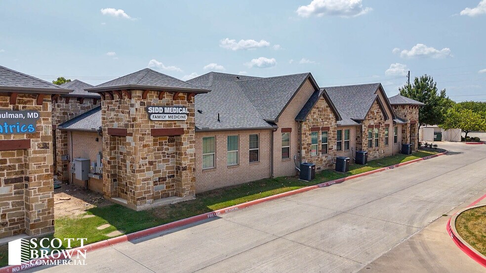 More Photos Of 2214 Emery St, Denton Office For Lease