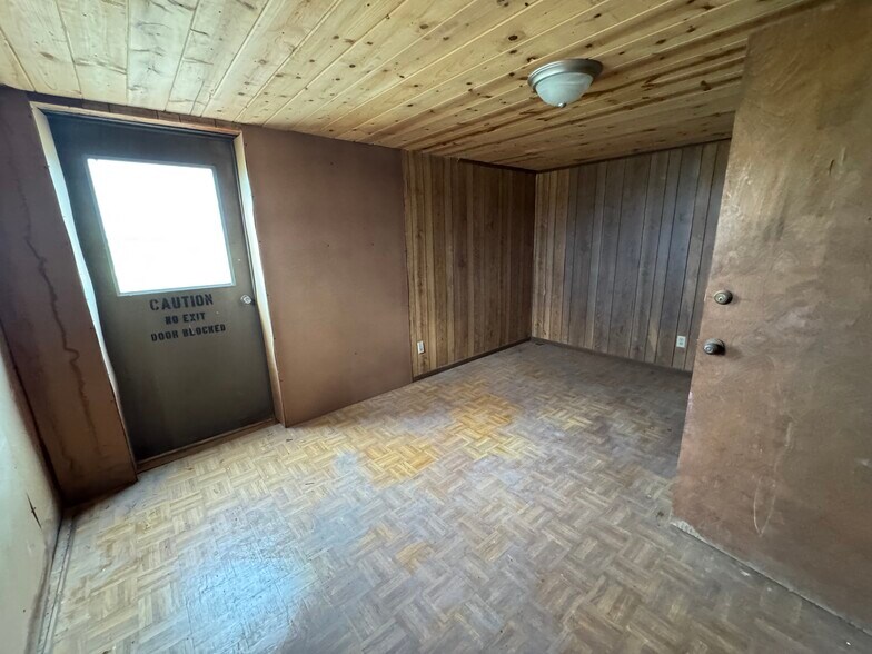 More Photos Of 9182 S US Highway 79, Palestine Service For Sale