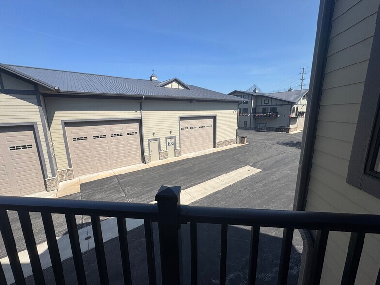 More Photos Of 2256 Ferry Rd, Naperville Flex For Sale