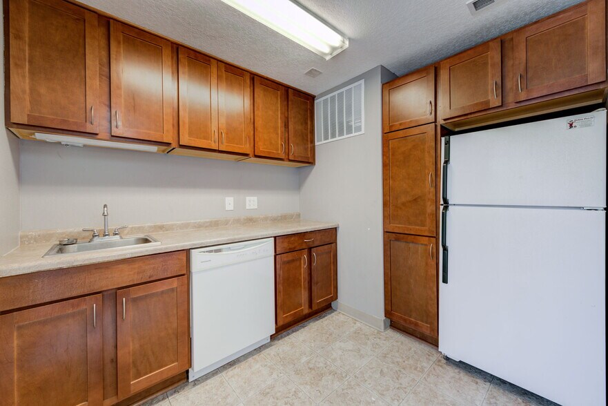 More Photos Of 800 N 42nd Ave, Minneapolis Medical For Lease