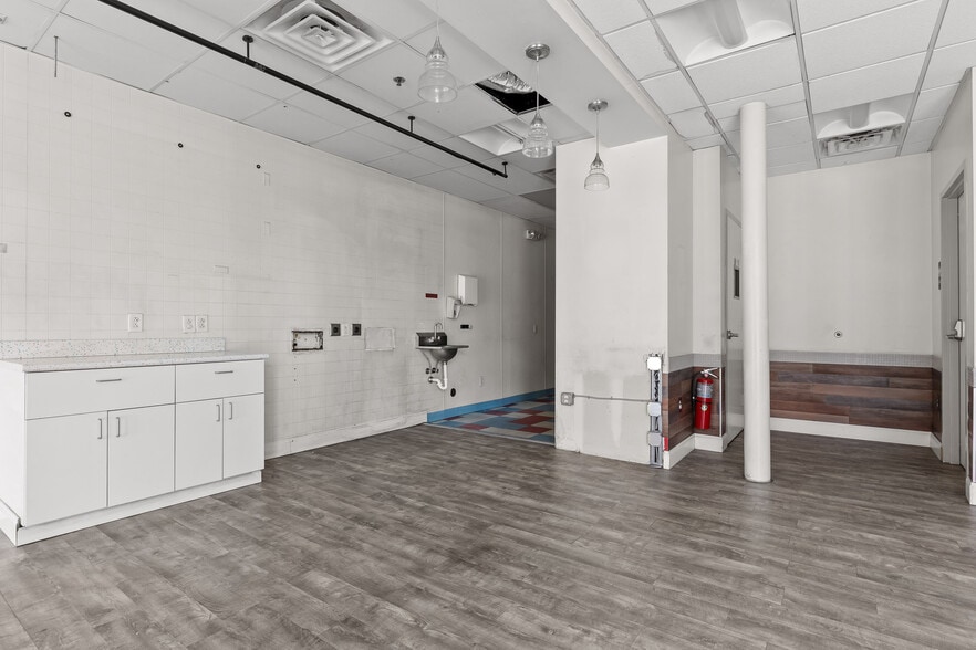 More Photos Of 100 Market St, Chattanooga Storefront For Sale