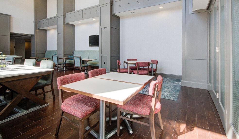 More Photos Of 4617 7th St, Bay City Hotel For Sale