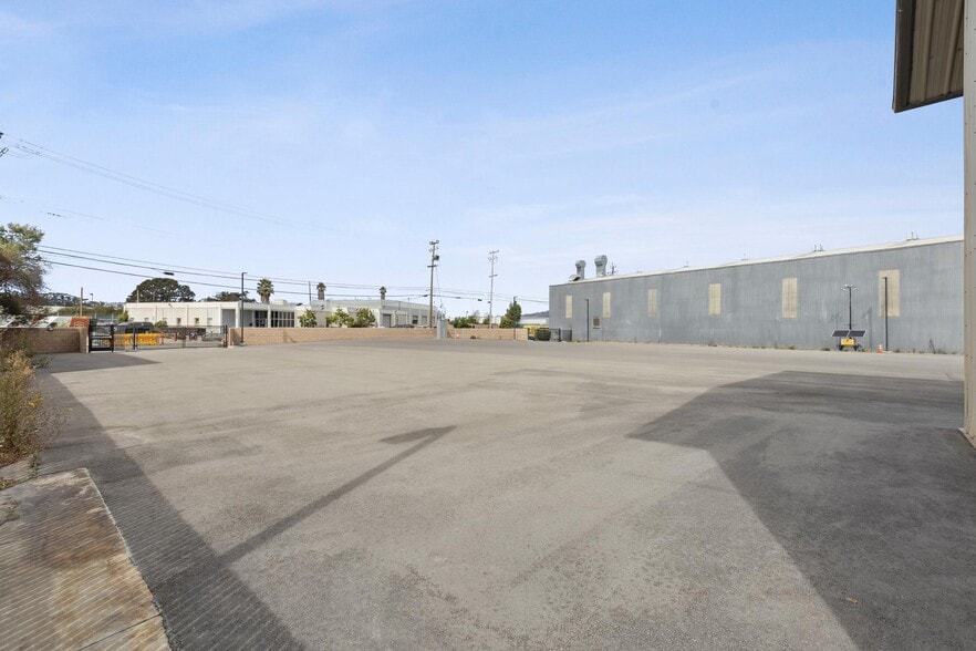 More Photos Of 149-151 S Linden Ave, South San Francisco Warehouse For Lease