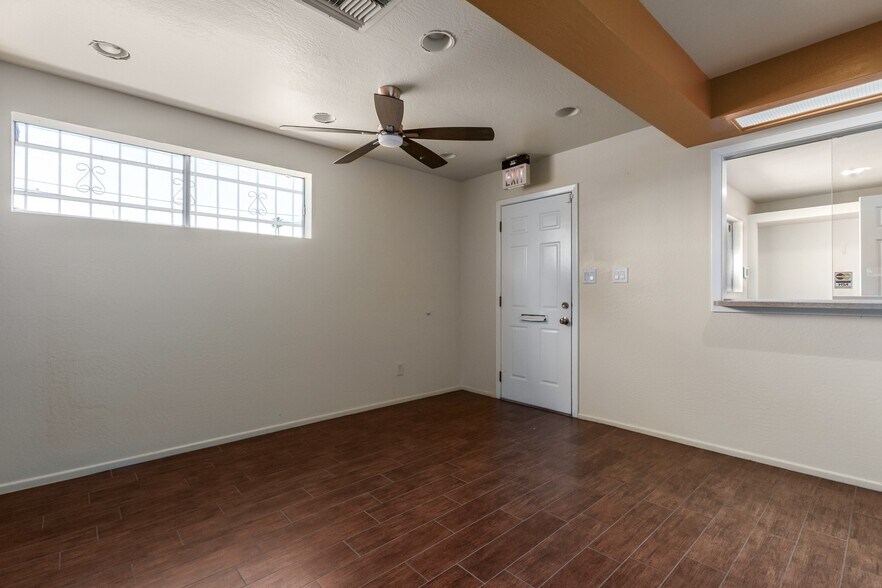 More Photos Of 2101 W Bethany Home Rd, Phoenix Office For Lease