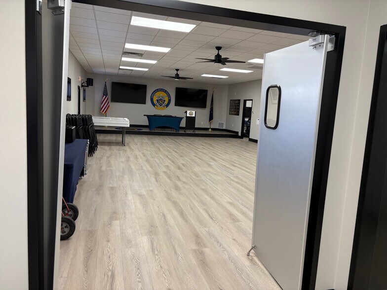 More Photos Of 1415 Shelby St, Indianapolis Office For Sale