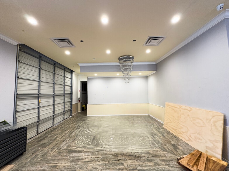 More Photos Of 12838 Murphy Rd, Stafford Showroom For Sale