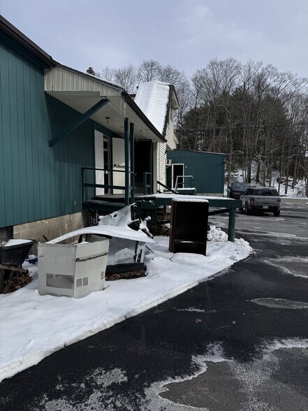 More Photos Of 29-31 Brookfield Rd, Sturbridge Storefront Retail Office For Lease