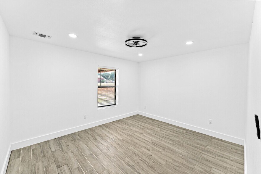 More Photos Of 13747 US Highway 87 S, Adkins Flex For Lease