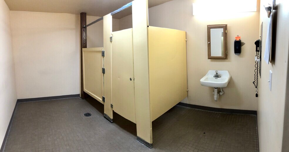 More Photos Of 4617 Sutherland Rd, Owensboro Light Distribution For Lease