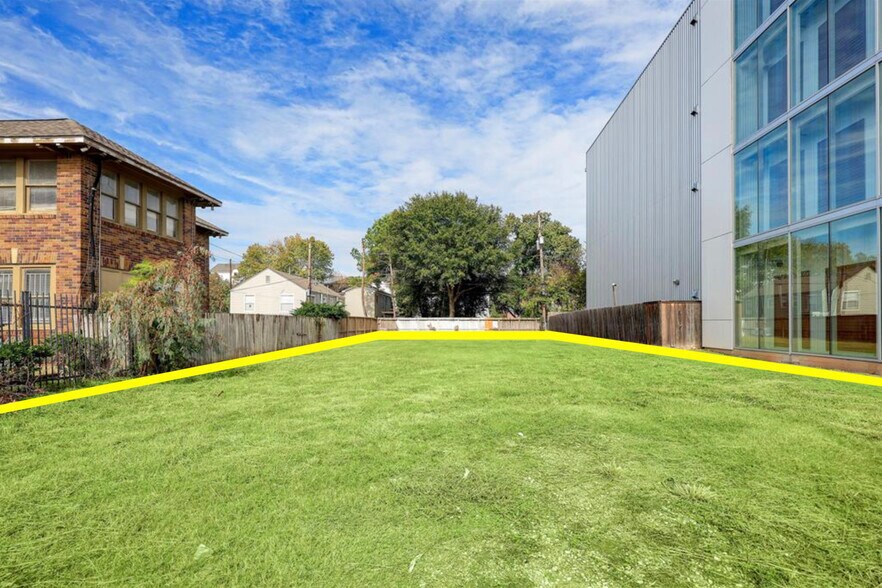 More Photos Of 1826 Richmond Ave, Houston Land For Sale