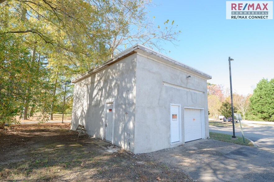 More Photos Of 5333 George Washington Mem Hwy, Yorktown Freestanding For Sale