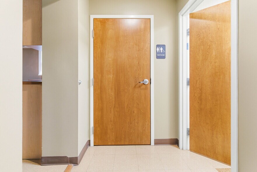 More Photos Of 3208 College Dr, Louisville Office For Sale
