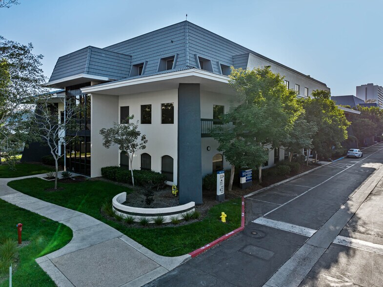 More Photos Of 3400 Torrance Blvd, Torrance Unknown For Lease