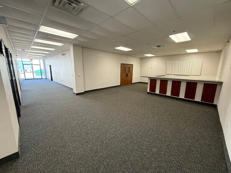 More Photos Of 1811 Shady Oaks Dr, Denton Flex For Lease