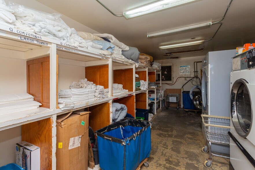 More Photos Of 2803 W 2nd St, Roswell Hotel For Sale
