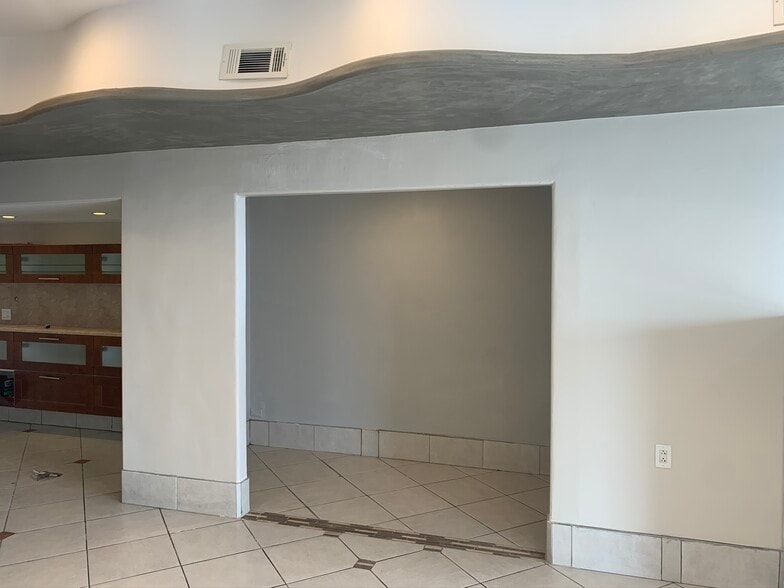 More Photos Of 31656-31662 S Coast Hwy, Laguna Beach Storefront Retail Office For Sale