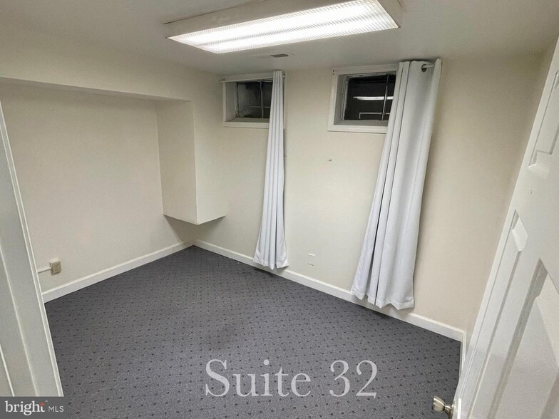 More Photos Of 5201-5215 W Woodmill Dr, Wilmington Medical For Sale