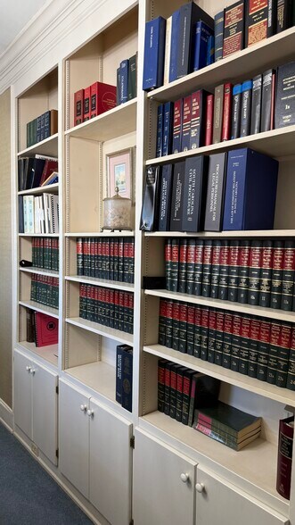 More Photos Of 191 Washington St, Barnwell Office For Sale