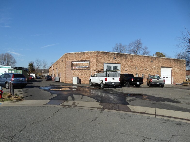 More Photos Of 7202 Lockport Pl, Lorton Warehouse For Lease