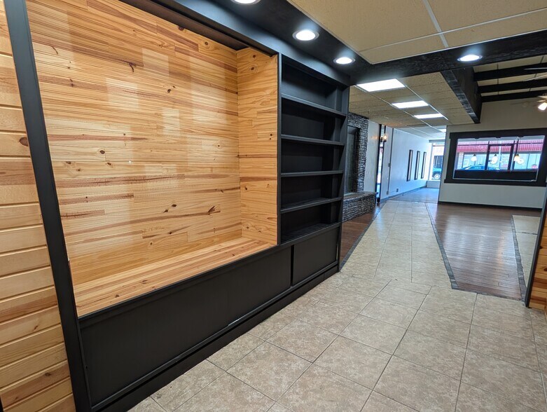 More Photos Of 26-30 W Stephenson St, Freeport General Retail For Sale