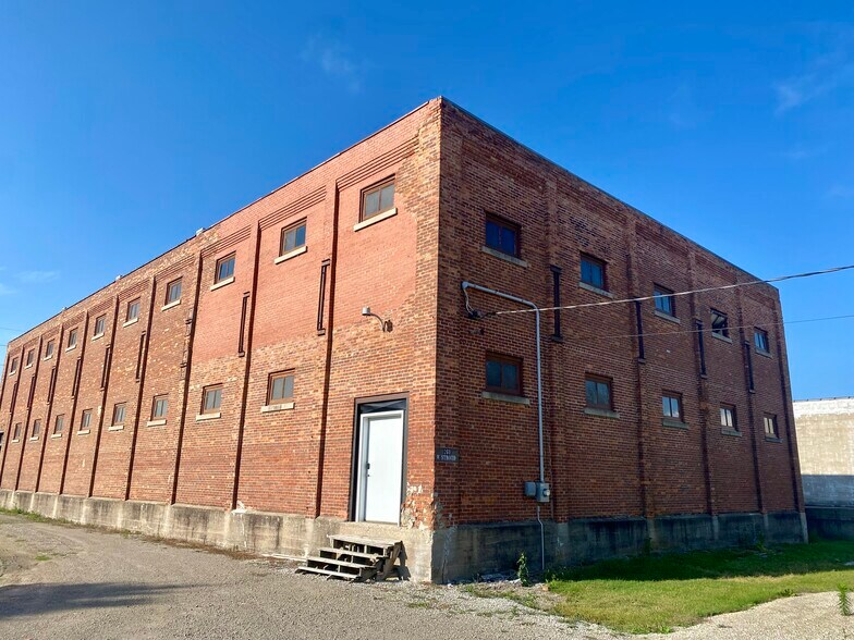 More Photos Of 260 W Stroud St, Randolph Warehouse For Sale