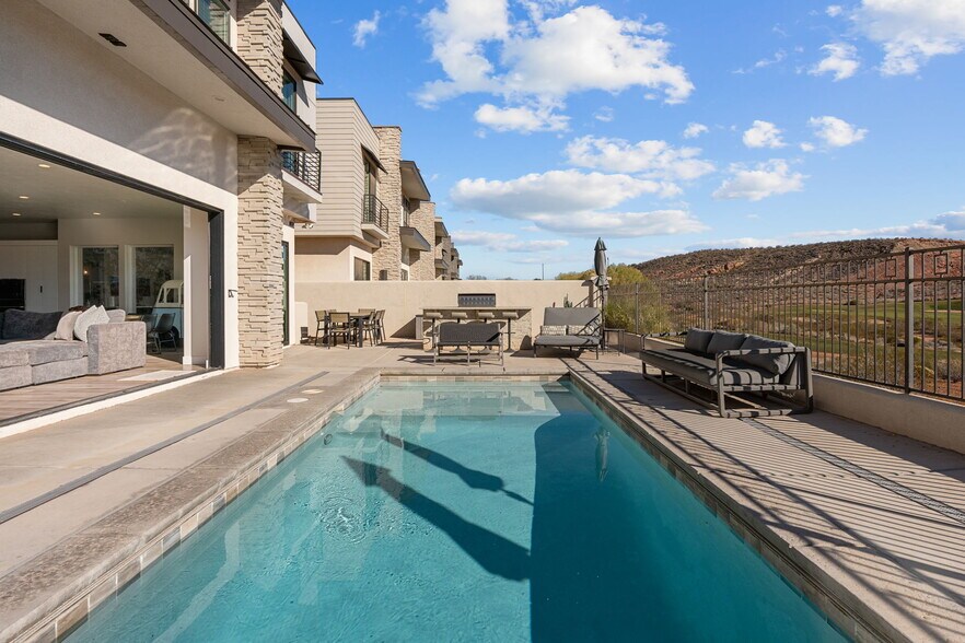 More Photos Of 2248 N Double Eagle Ln, Washington Specialty For Sale
