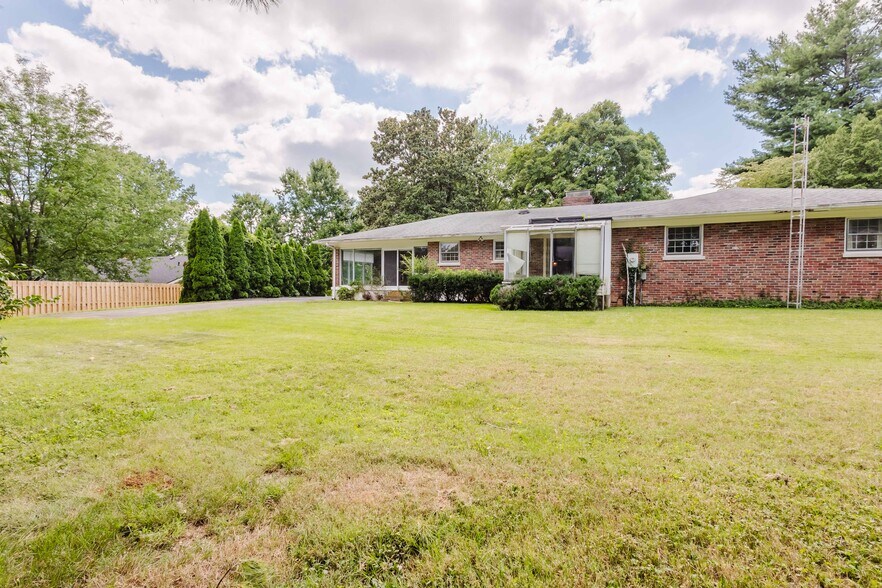 More Photos Of 3025 Breckenwood Dr, Lexington Multifamily For Sale