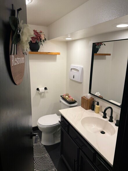 More Photos Of 1320 Market St, Kirkland Office For Lease