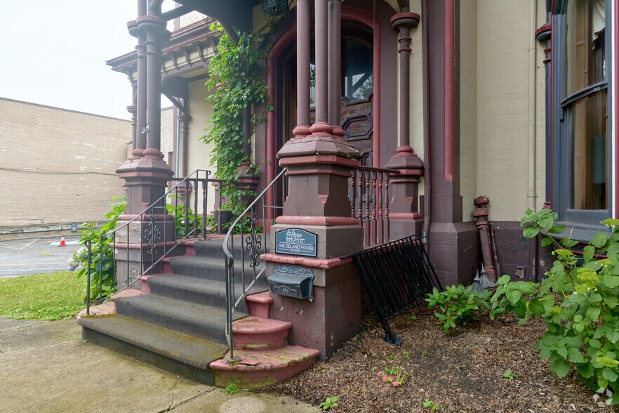 More Photos Of 1 E Church St, Fairport Restaurant For Sale