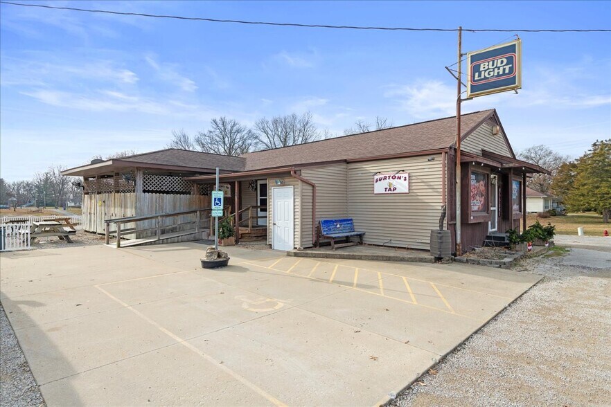 Primary Photo Of 104 Taylorville Rd, Taylorville Restaurant For Sale