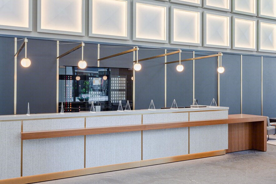 More Photos Of 200 S Wacker Dr, Chicago Office For Lease