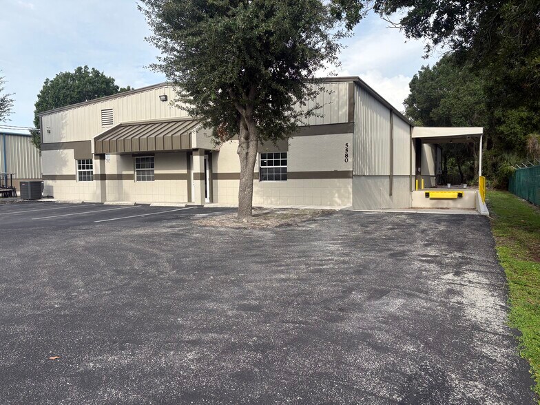 Primary Photo Of 5580 ZIP Dr, Fort Myers Warehouse For Lease