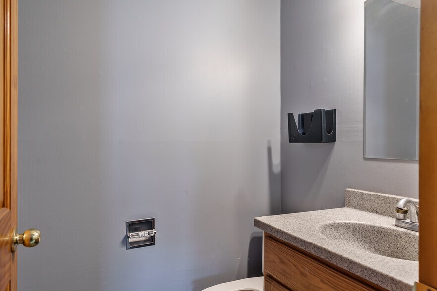 More Photos Of 3944 Auburn St, Rockford Industrial For Sale