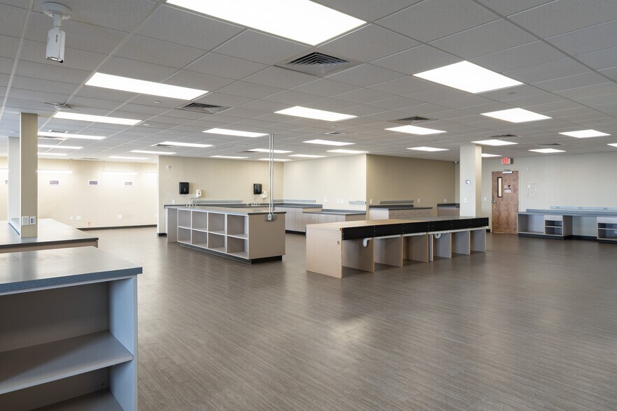 More Photos Of 3918 Montclair Rd, Birmingham Office For Sale