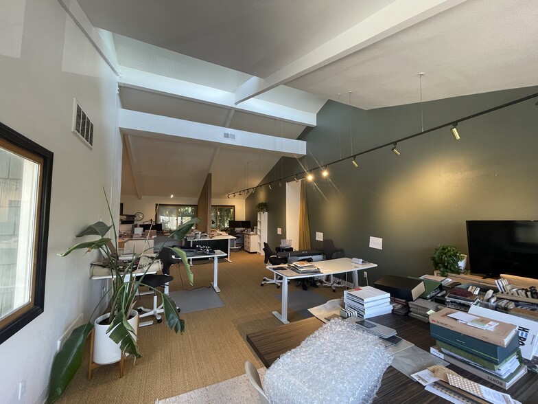 More Photos Of 2482 Newport Blvd, Costa Mesa Loft Creative Space For Lease