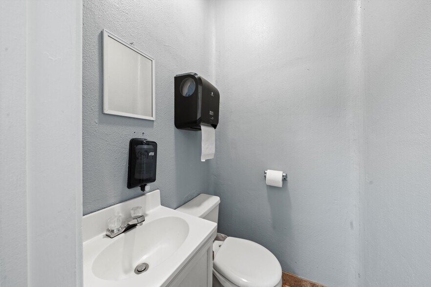 More Photos Of 11 S Cascade St, Kennewick Office For Sale