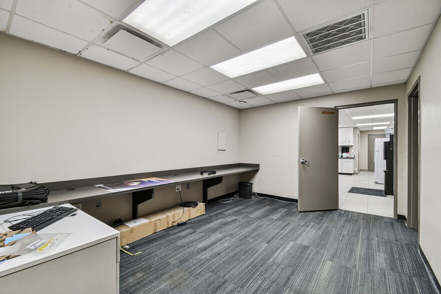 More Photos Of 4811 W Sligh Ave, Tampa Warehouse For Sale