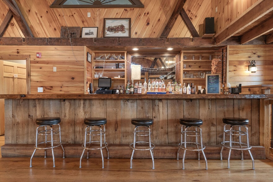 More Photos Of 552 Main St, Apalachin General Retail For Sale