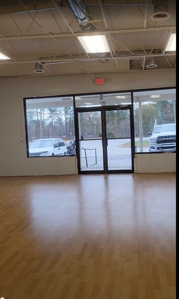 More Photos Of 1537 Freedom Way, Hubert Storefront Retail Office For Lease