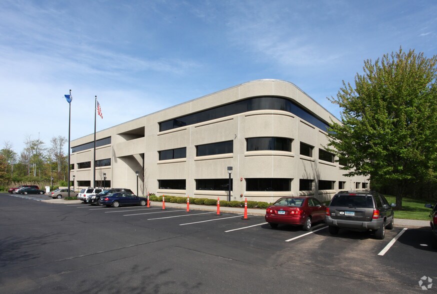 More Photos Of 20 Batterson Park Rd, Farmington Office For Lease