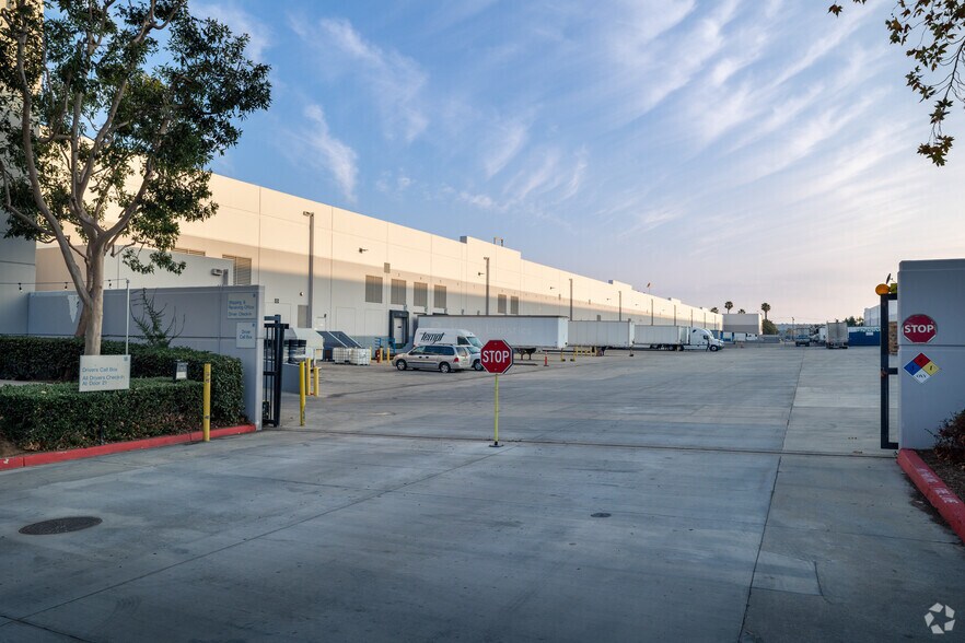 More Photos Of 2360 Cottonwood Ave, Riverside Refrigeration Cold Storage For Lease