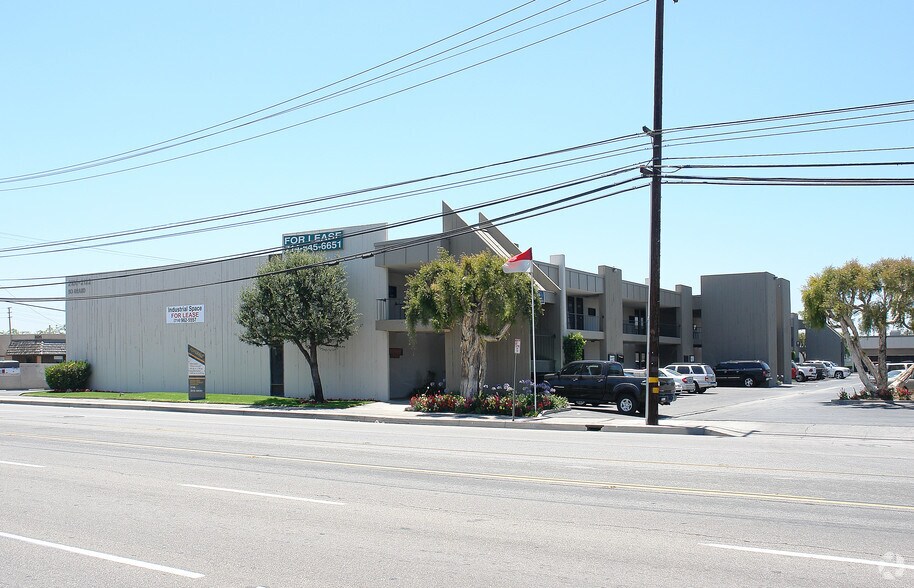 More Photos Of 2100-2122 S Grand Ave, Santa Ana Unknown For Lease